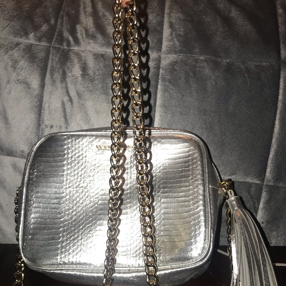 a cute silver purse - Picture 4 of 5